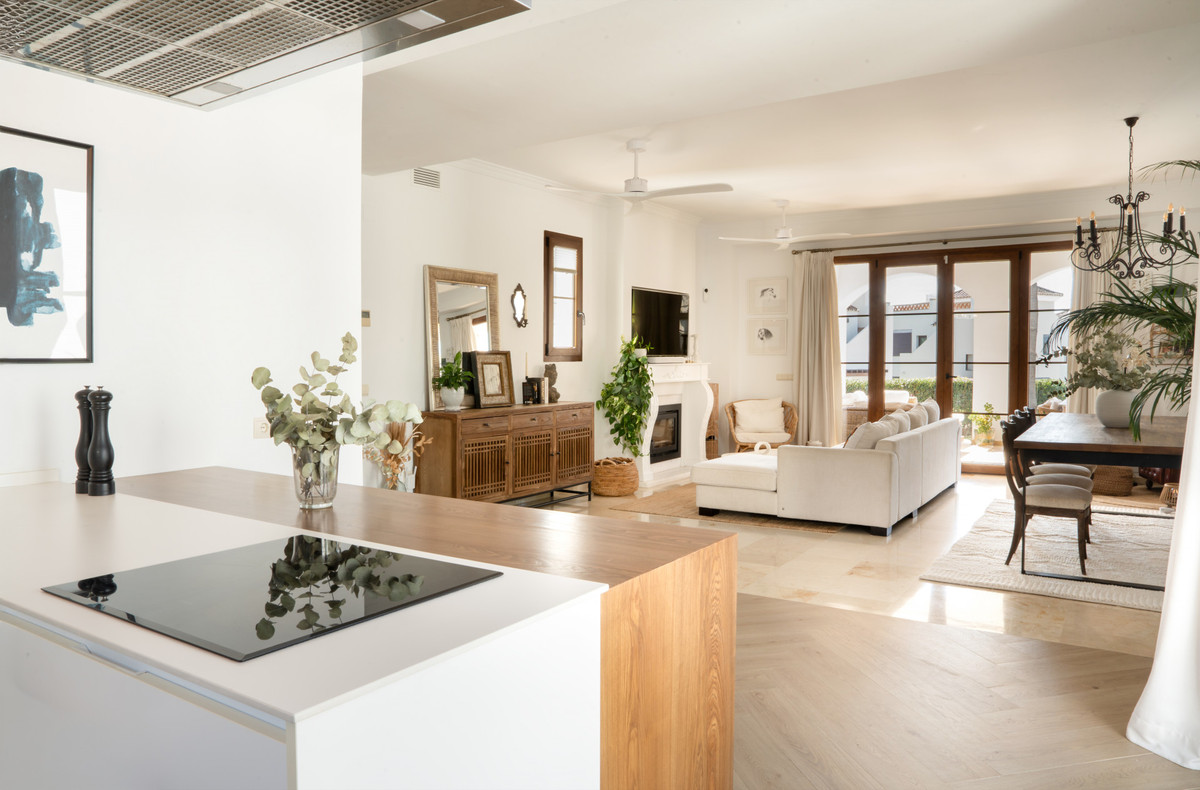 Se vende Villa - Chalet de 4 dormitorios en Costa Del Sol, Málaga, España