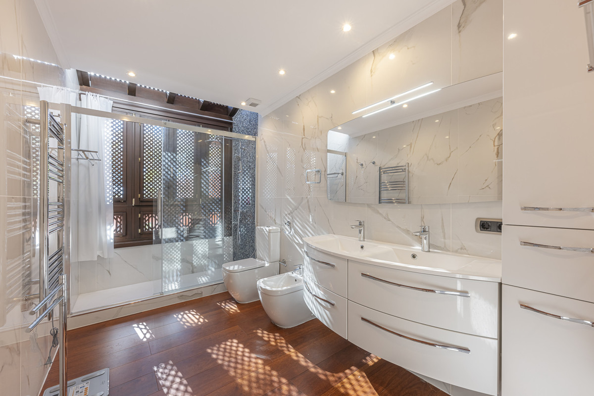 4 Bed Townhouse for sale in The Golden Mile Costa Del Sol, Málaga, Spain