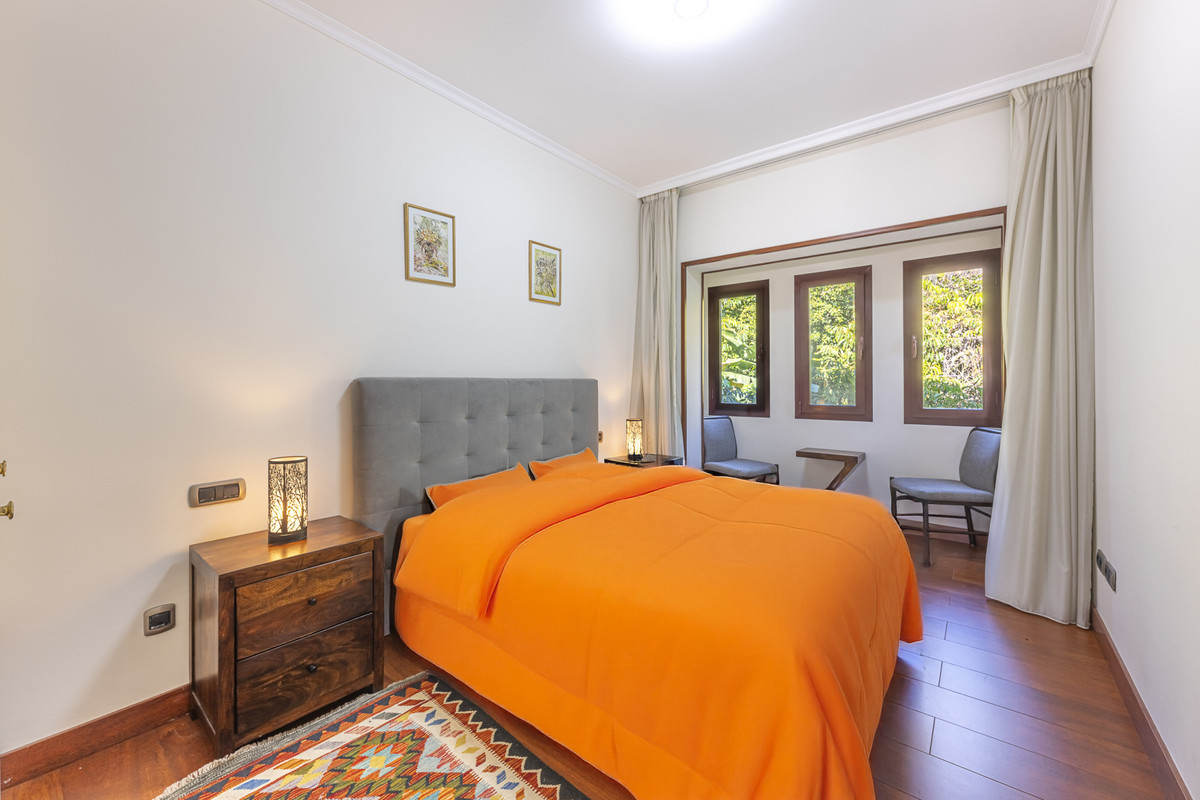 4 Bed Townhouse for sale in The Golden Mile Costa Del Sol, Málaga, Spain