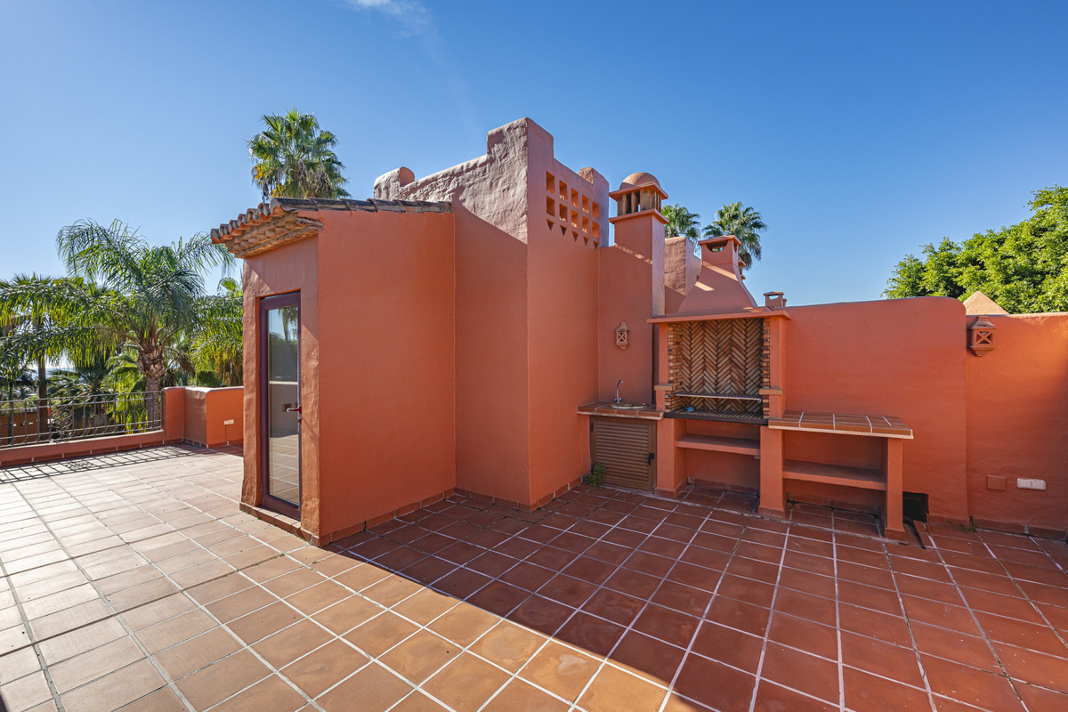 4 Bed Townhouse for sale in The Golden Mile Costa Del Sol, Málaga, Spain