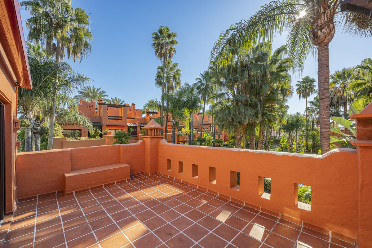 4 Bed Townhouse for sale in The Golden Mile Costa Del Sol, Málaga, Spain