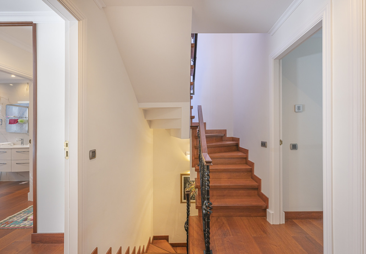 4 Bed Townhouse for sale in The Golden Mile Costa Del Sol, Málaga, Spain