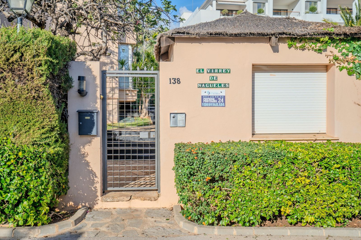 3 Bed Apartment for sale in Marbella Costa Del Sol, Málaga, Spain