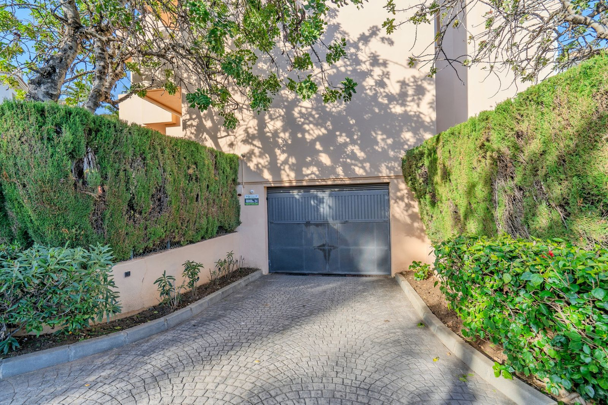 3 Bed Apartment for sale in Marbella Costa Del Sol, Málaga, Spain