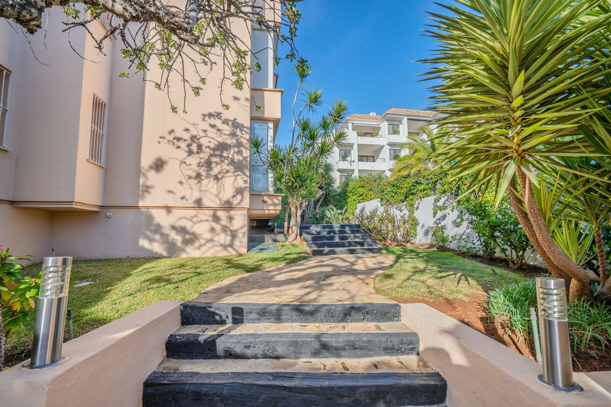 3 Bed Apartment for sale in Marbella Costa Del Sol, Málaga, Spain