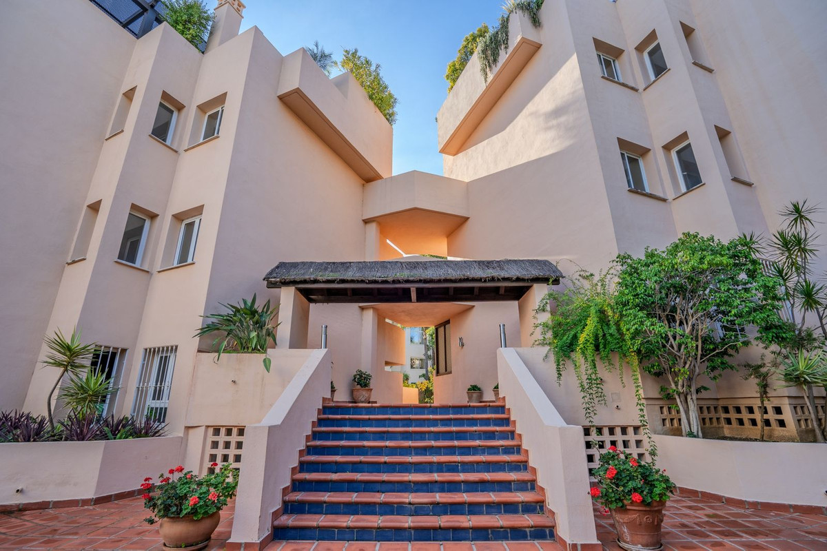 3 Bed Apartment for sale in Marbella Costa Del Sol, Málaga, Spain