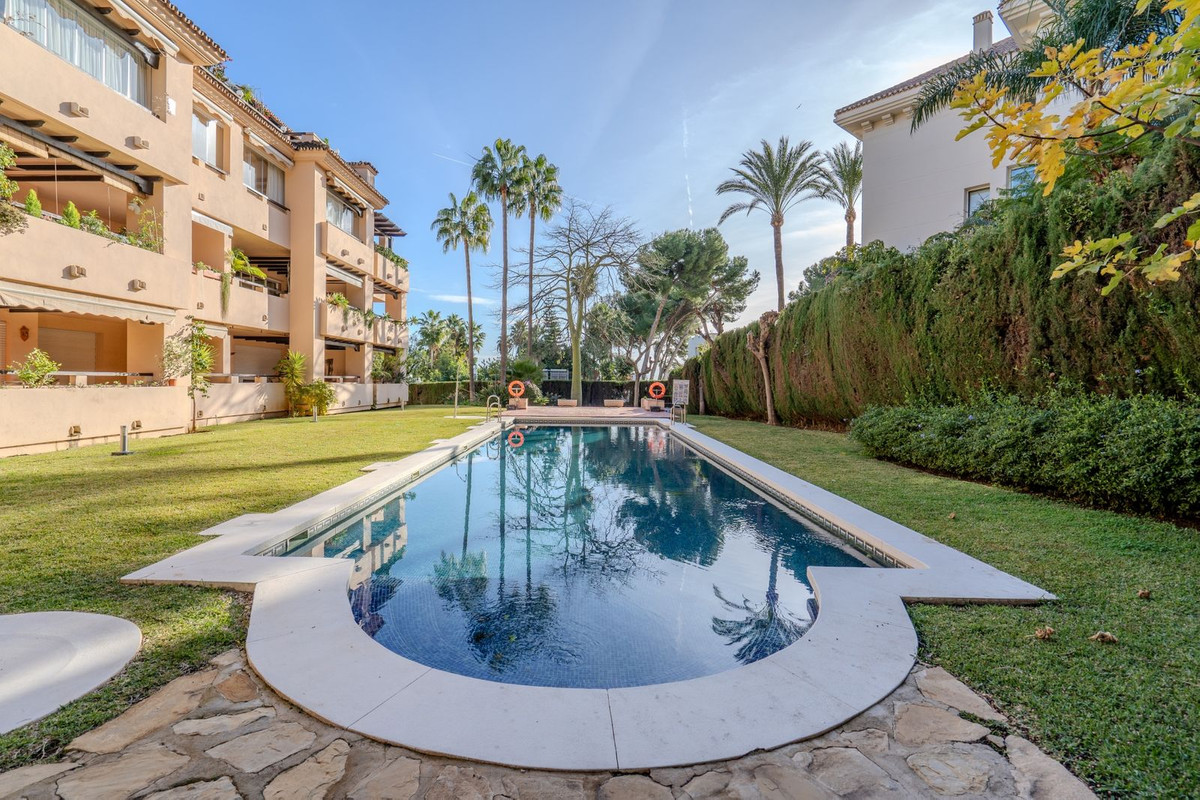 3 Bed Apartment for sale in Marbella Costa Del Sol, Málaga, Spain