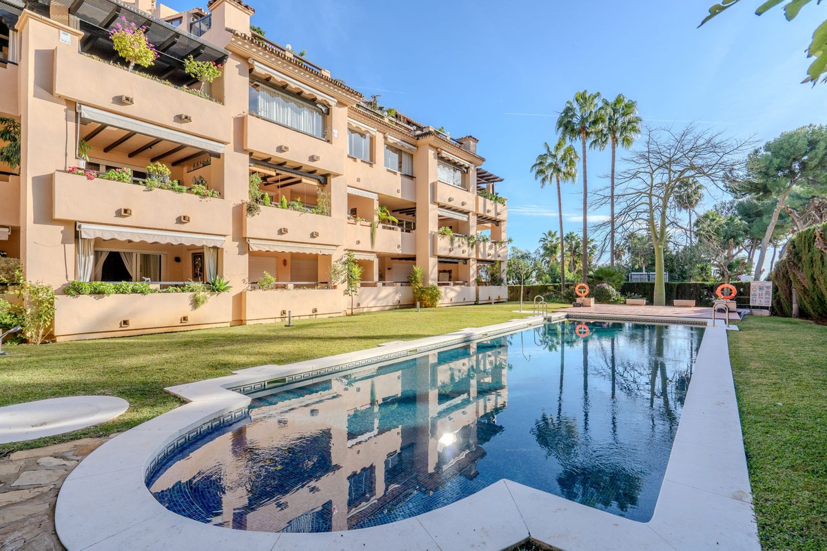 3 Bed Apartment for sale in Marbella Costa Del Sol, Málaga, Spain