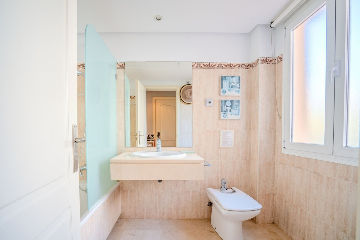 3 Bed Apartment for sale in Marbella Costa Del Sol, Málaga, Spain