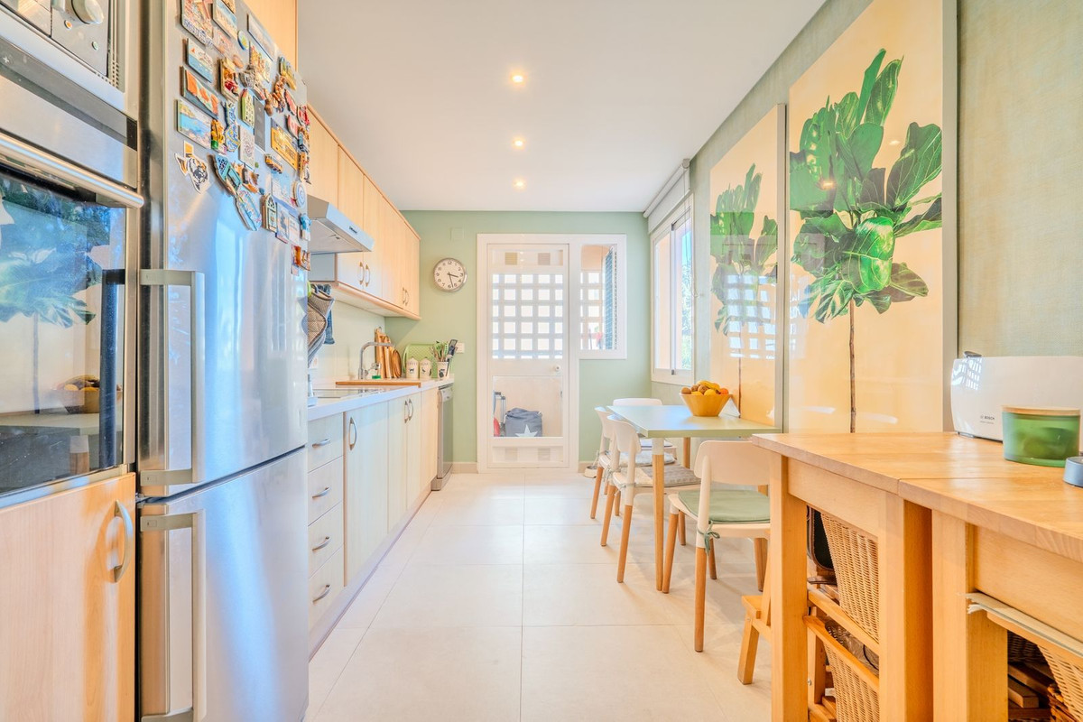 3 Bed Apartment for sale in Marbella Costa Del Sol, Málaga, Spain