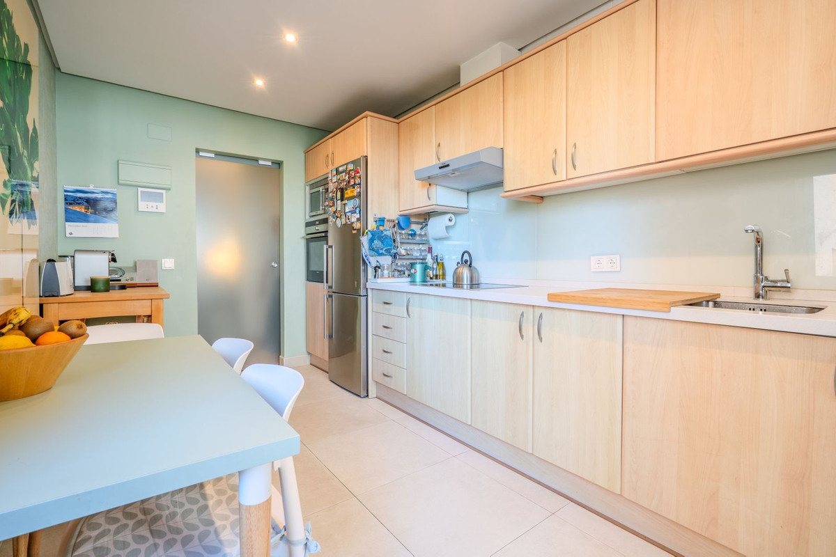 3 Bed Apartment for sale in Marbella Costa Del Sol, Málaga, Spain