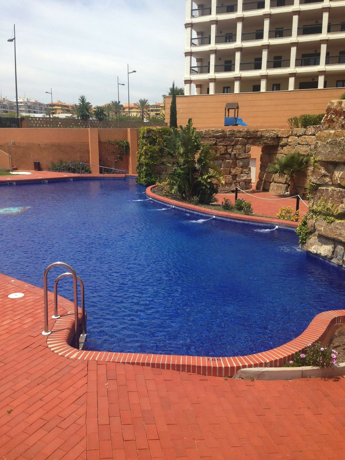 Se vende Apartamento Planta Media de 2 dormitorios en Costa Del Sol, Málaga, España