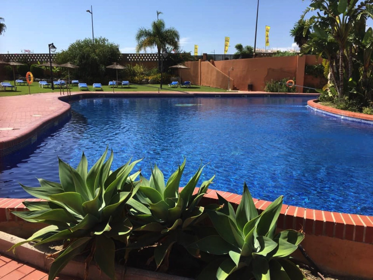 Se vende Apartamento Planta Media de 2 dormitorios en Costa Del Sol, Málaga, España