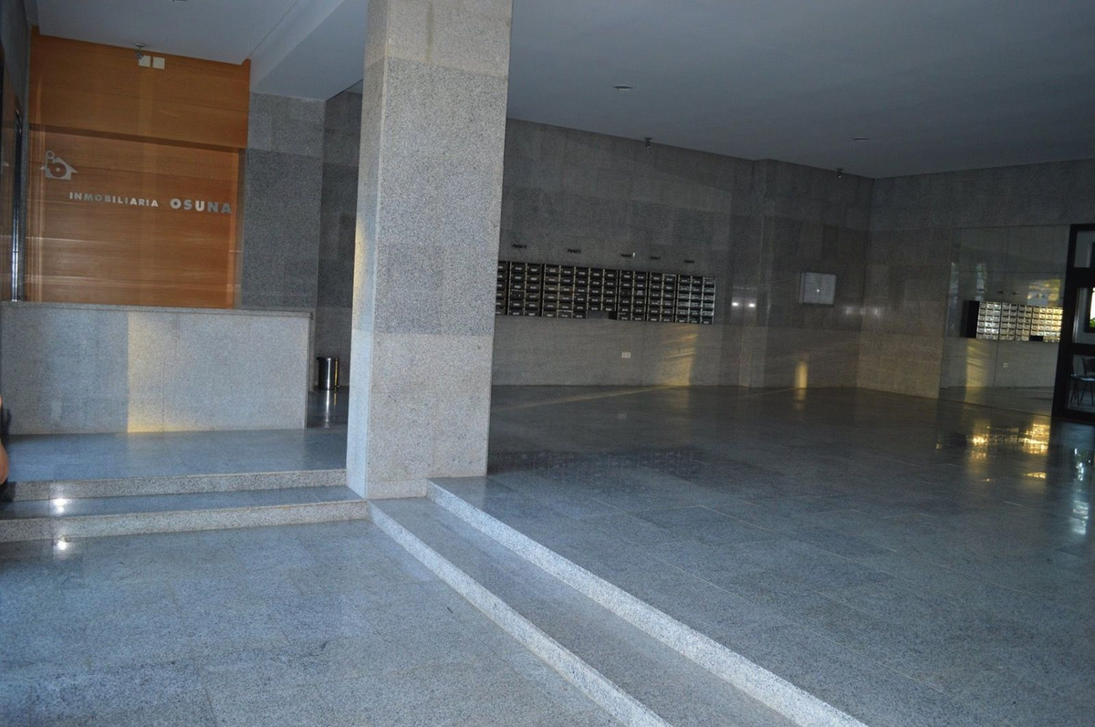 Se vende Apartamento Planta Media de 2 dormitorios en Costa Del Sol, Málaga, España
