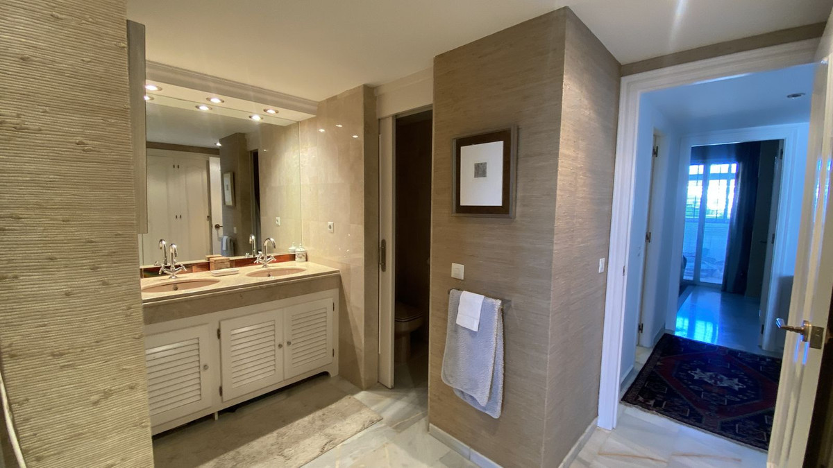 Se vende Apartamento Planta Media de 2 dormitorios en Costa Del Sol, Málaga, España
