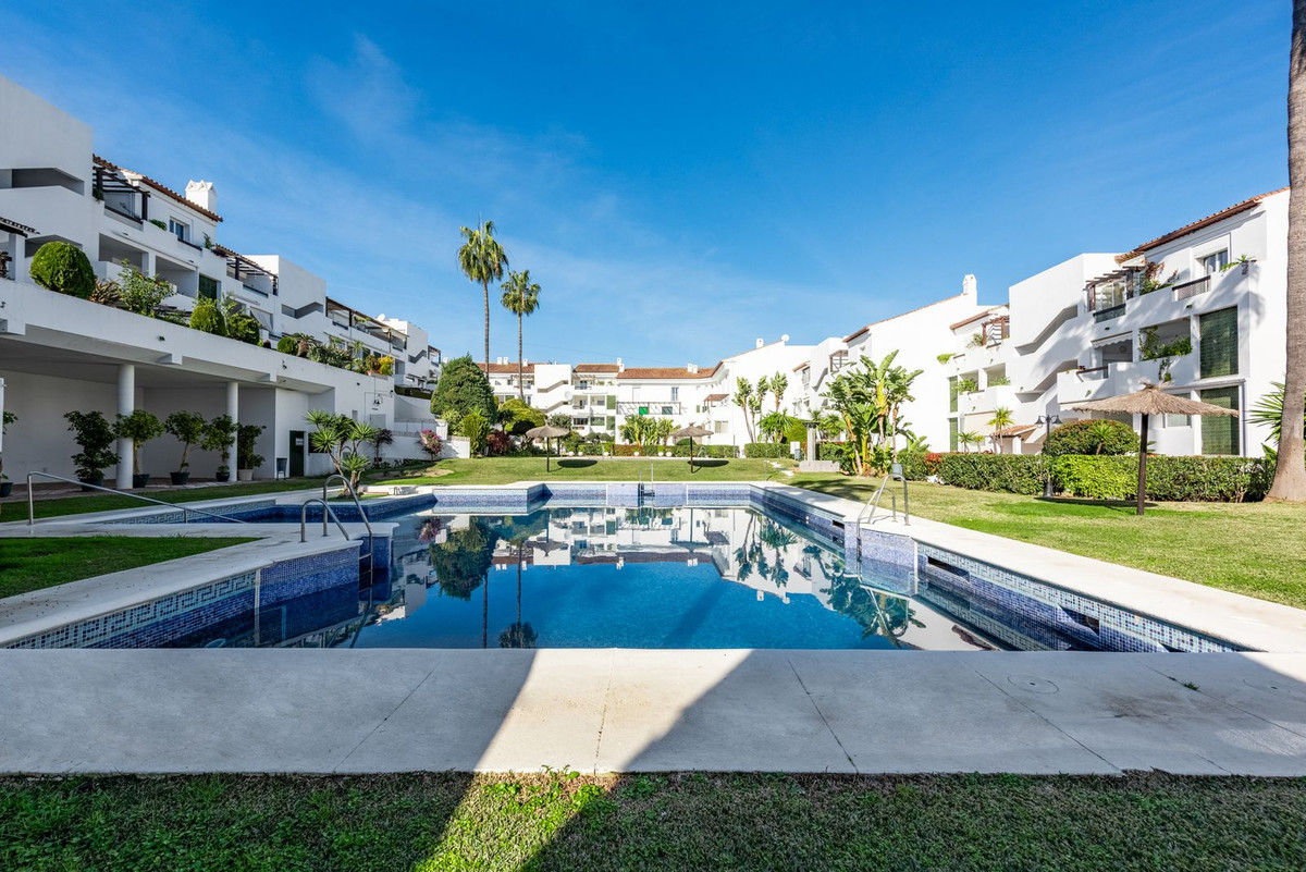 Se vende Apartamento Planta Media de 2 dormitorios en Costa Del Sol, Málaga, España