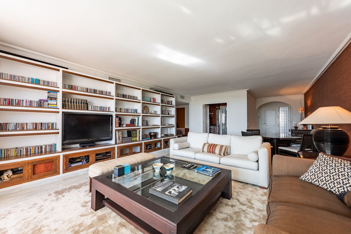 Se vende Apartamento Planta Media de 2 dormitorios en Costa Del Sol, Málaga, España