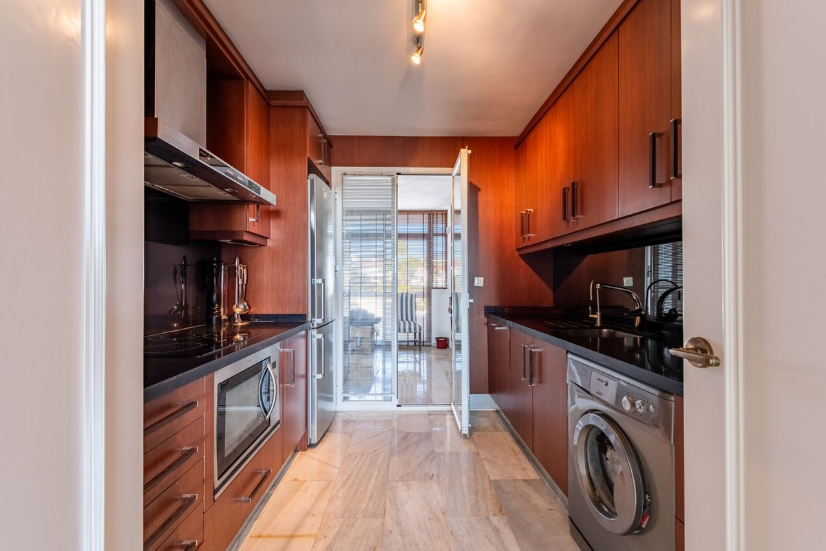 Se vende Apartamento Planta Media de 2 dormitorios en Costa Del Sol, Málaga, España