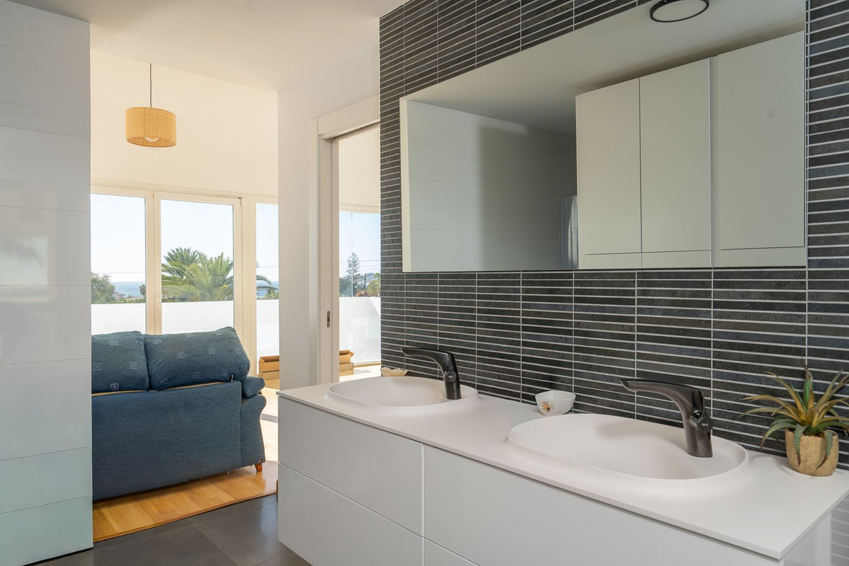 Se vende Villa - Chalet de 3 dormitorios en Costa Del Sol, Málaga, España
