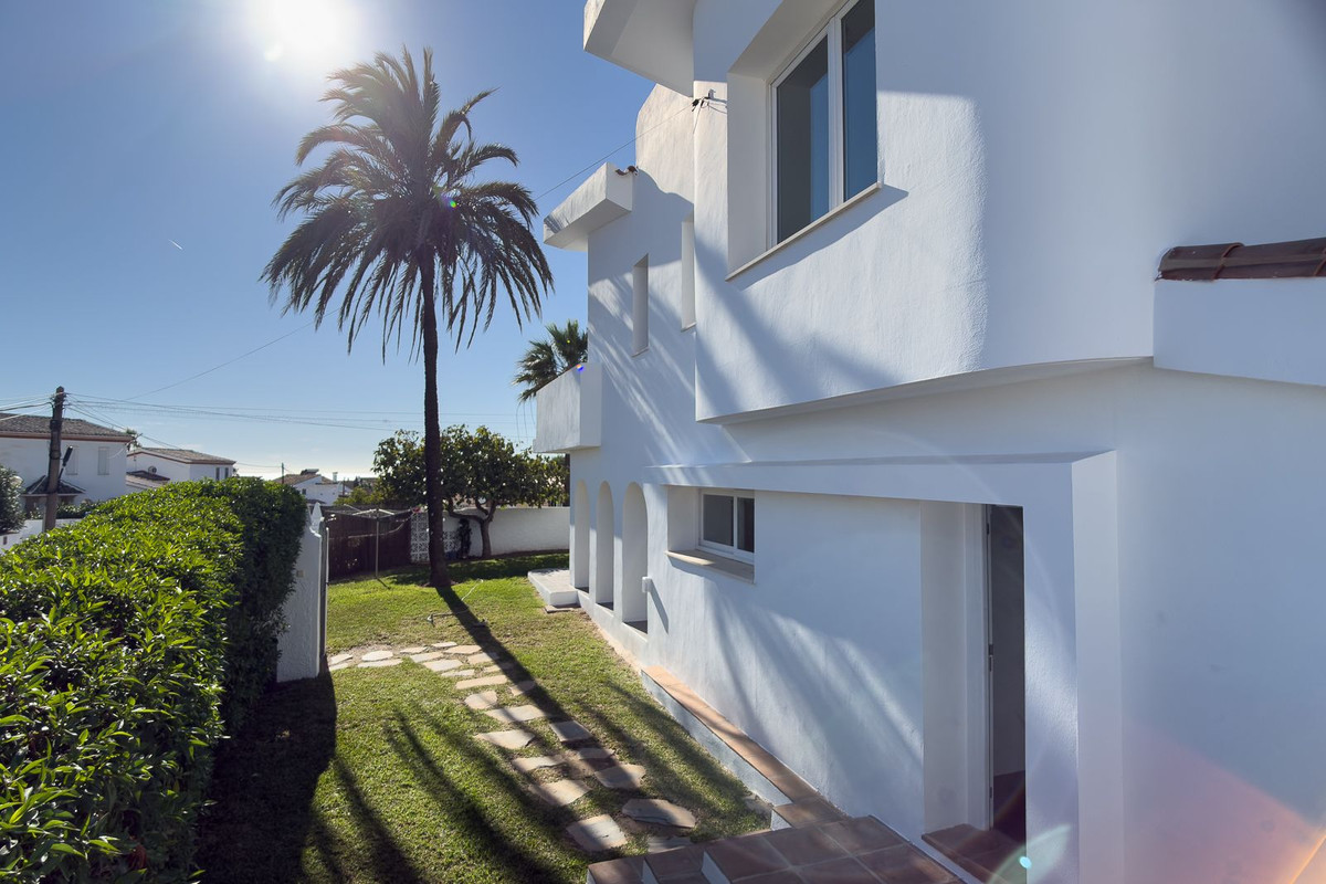 Se vende Villa - Chalet de 3 dormitorios en Costa Del Sol, Málaga, España