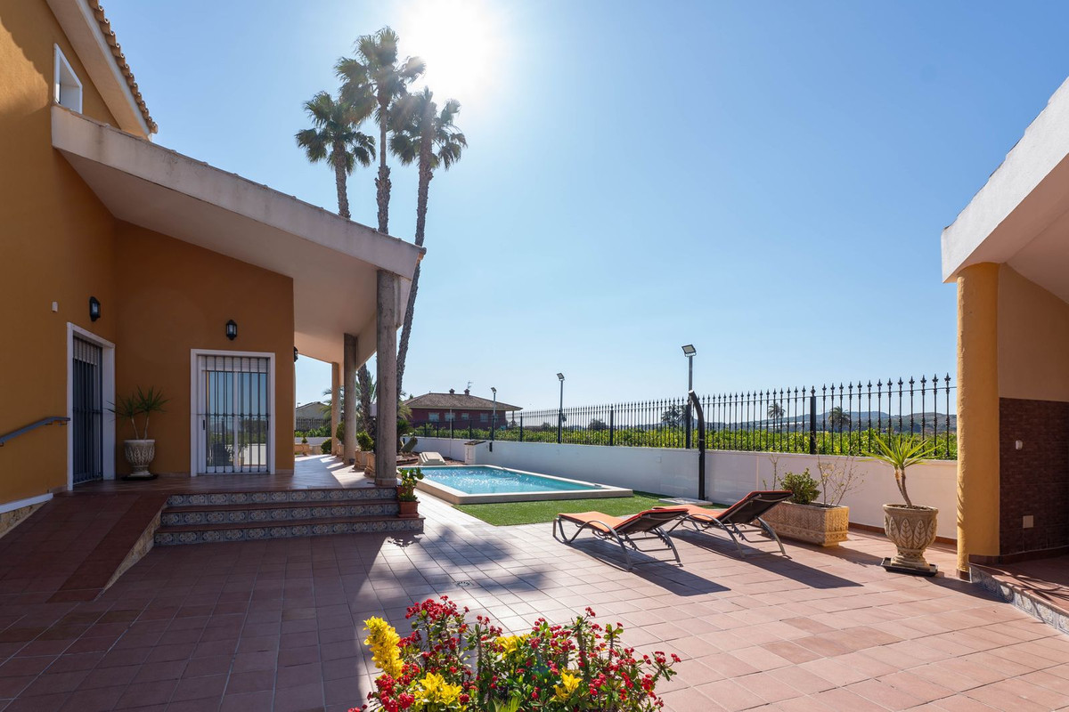 Se vende Villa - Chalet de 5 dormitorios en Costa Blanca, Alicante, España