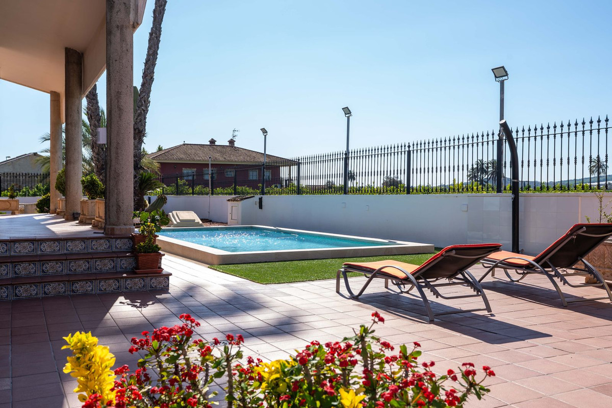 Se vende Villa - Chalet de 5 dormitorios en Costa Blanca, Alicante, España