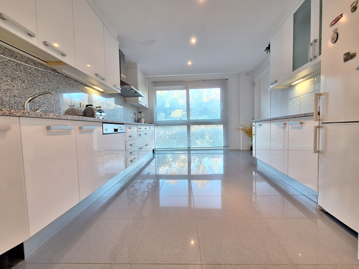 3 Bed Apartment for sale in Nueva Andalucía Costa Del Sol, Málaga, Spain