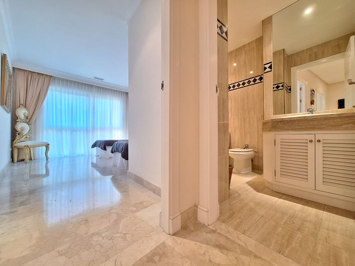 3 Bed Apartment for sale in Nueva Andalucía Costa Del Sol, Málaga, Spain