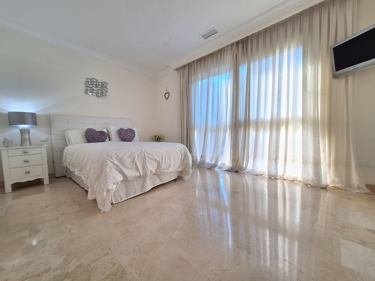 3 Bed Apartment for sale in Nueva Andalucía Costa Del Sol, Málaga, Spain