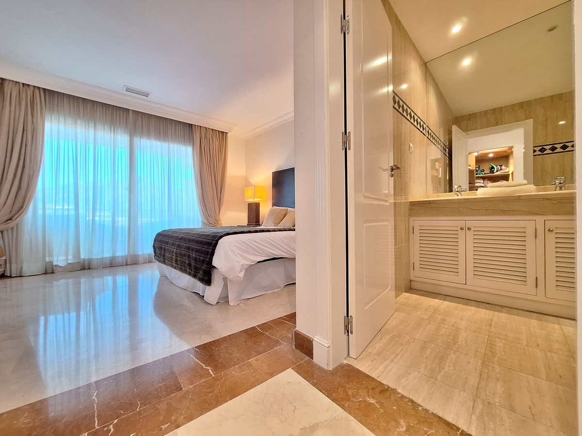 3 Bed Apartment for sale in Nueva Andalucía Costa Del Sol, Málaga, Spain