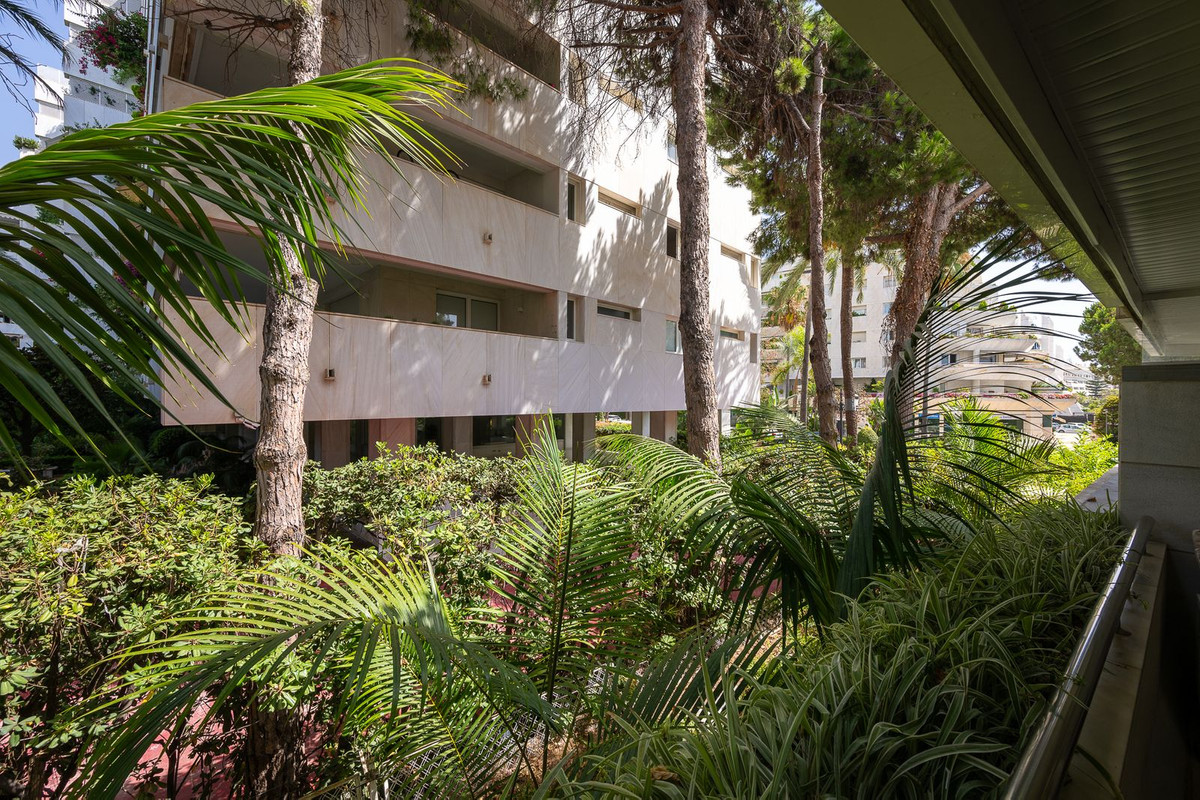 2 Bed Apartment for sale in Marbella Costa Del Sol, Málaga, Spain