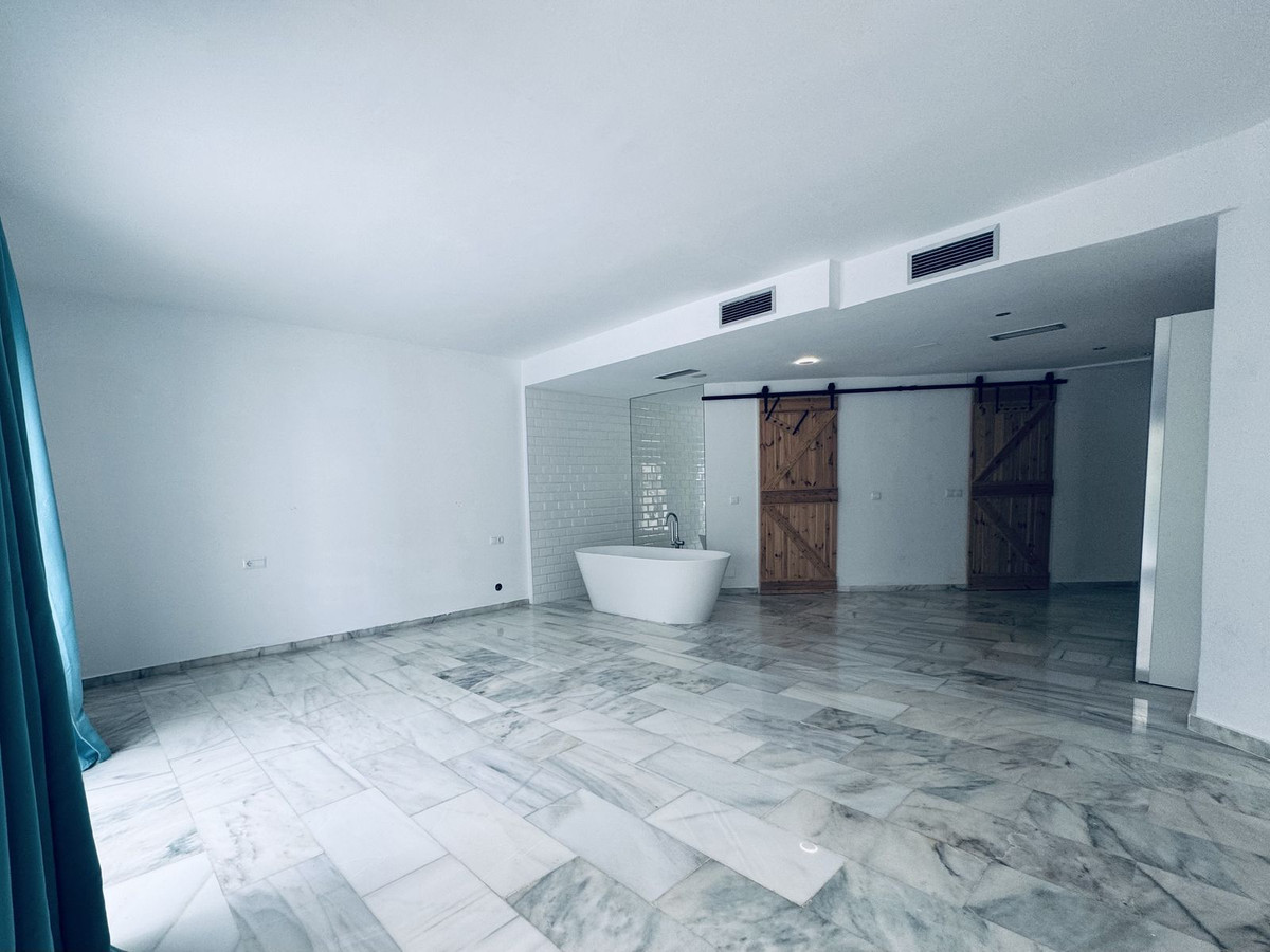 3 Bed Apartment for sale in Marbella Costa Del Sol, Málaga, Spain