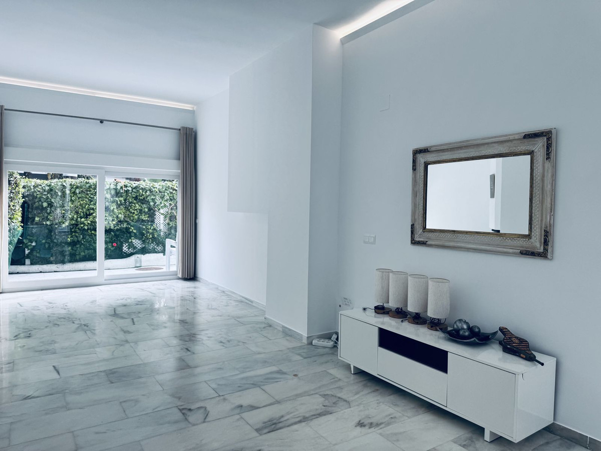 3 Bed Apartment for sale in Marbella Costa Del Sol, Málaga, Spain