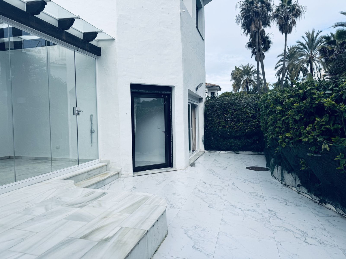 3 Bed Apartment for sale in Marbella Costa Del Sol, Málaga, Spain