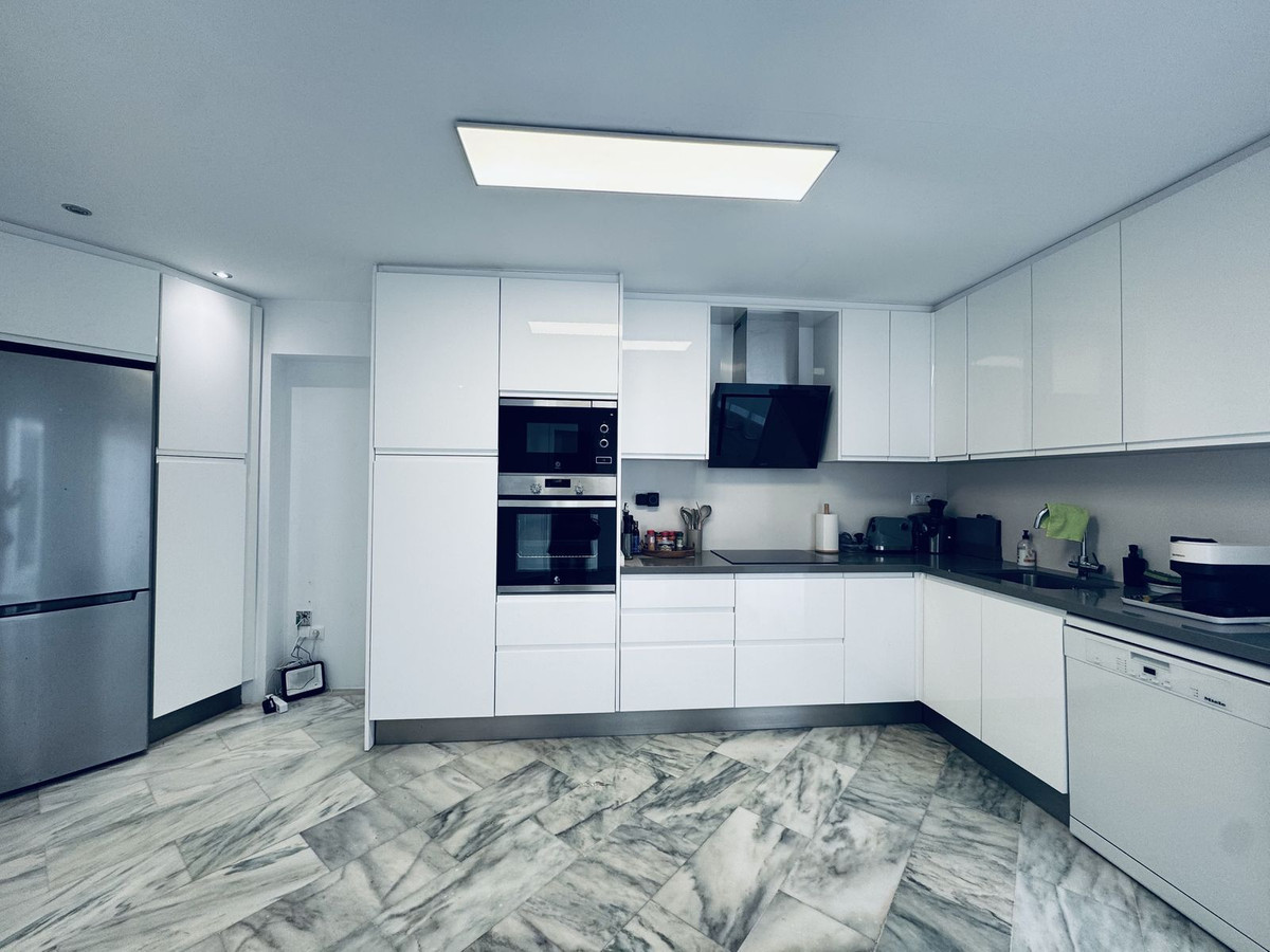 3 Bed Apartment for sale in Marbella Costa Del Sol, Málaga, Spain