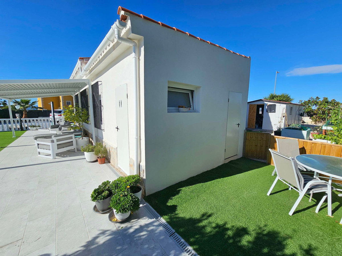 4 Bed Townhouse for sale in San Fulgencio Costa Blanca, Alicante, Spain