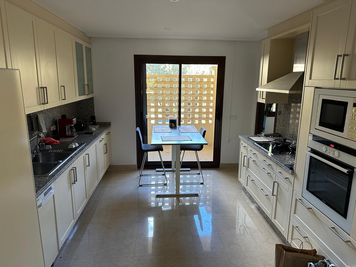 Se vende Apartamento Planta Baja de 2 dormitorios en Costa Del Sol, Cadiz, España