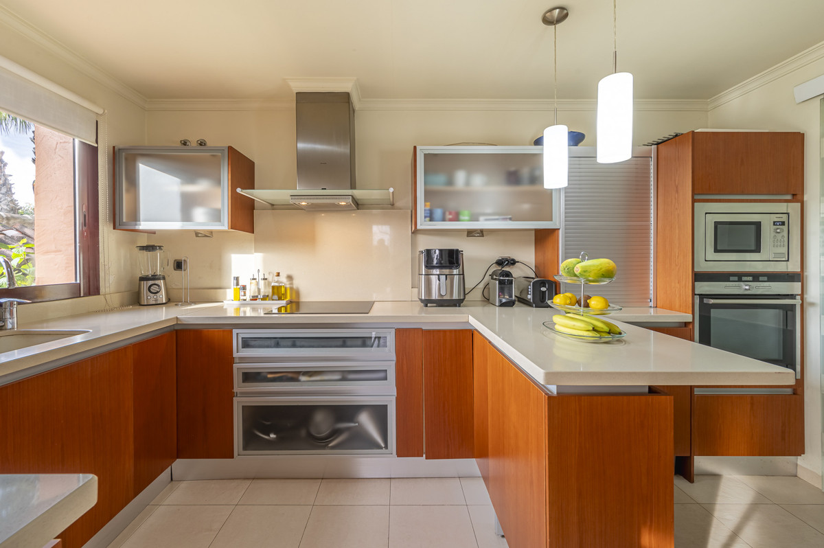 4 Bed Townhouse for sale in The Golden Mile Costa Del Sol, Málaga, Spain