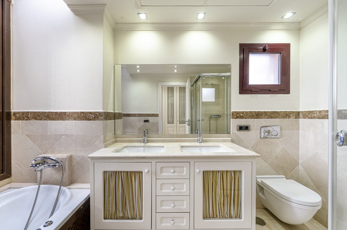 4 Bed Townhouse for sale in The Golden Mile Costa Del Sol, Málaga, Spain