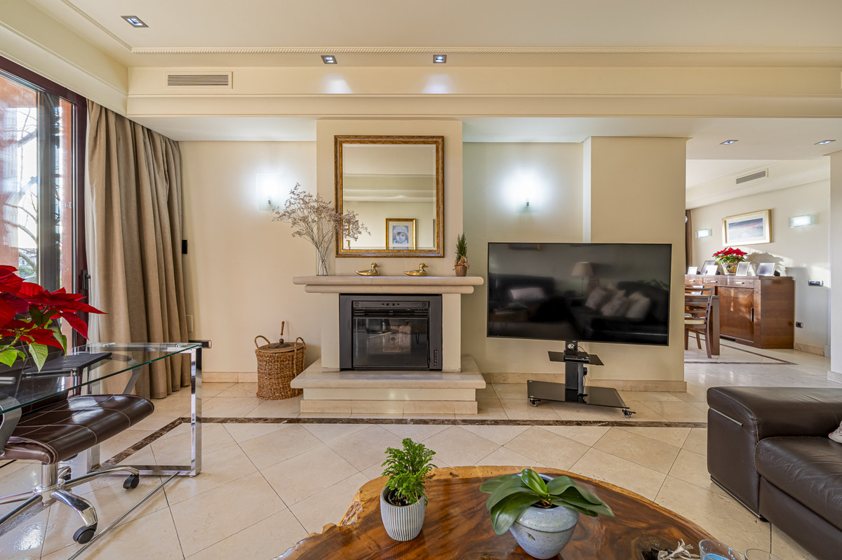4 Bed Townhouse for sale in The Golden Mile Costa Del Sol, Málaga, Spain