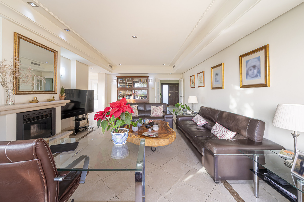 4 Bed Townhouse for sale in The Golden Mile Costa Del Sol, Málaga, Spain