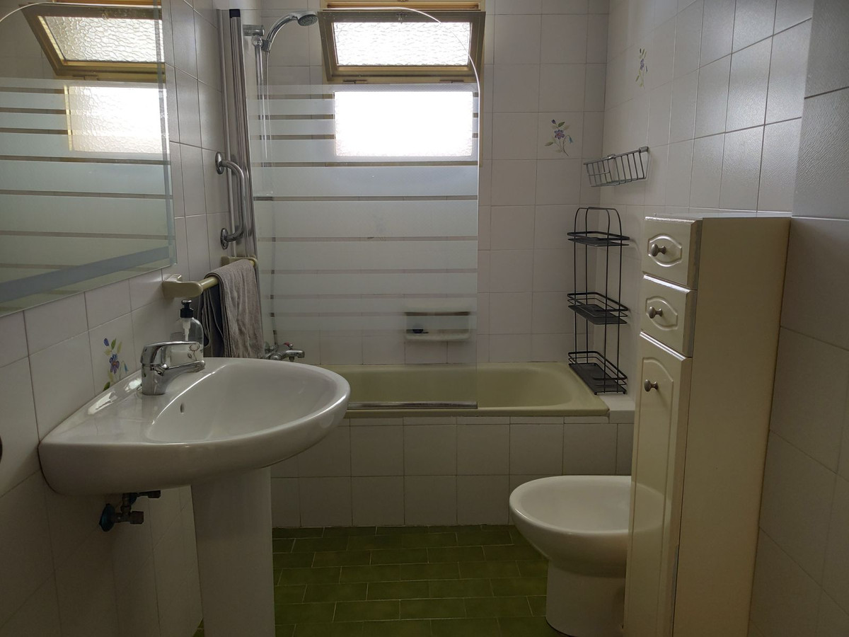 Se vende Apartamento en Planta Última de 3 dormitorios en Costa Del Sol, Málaga, España