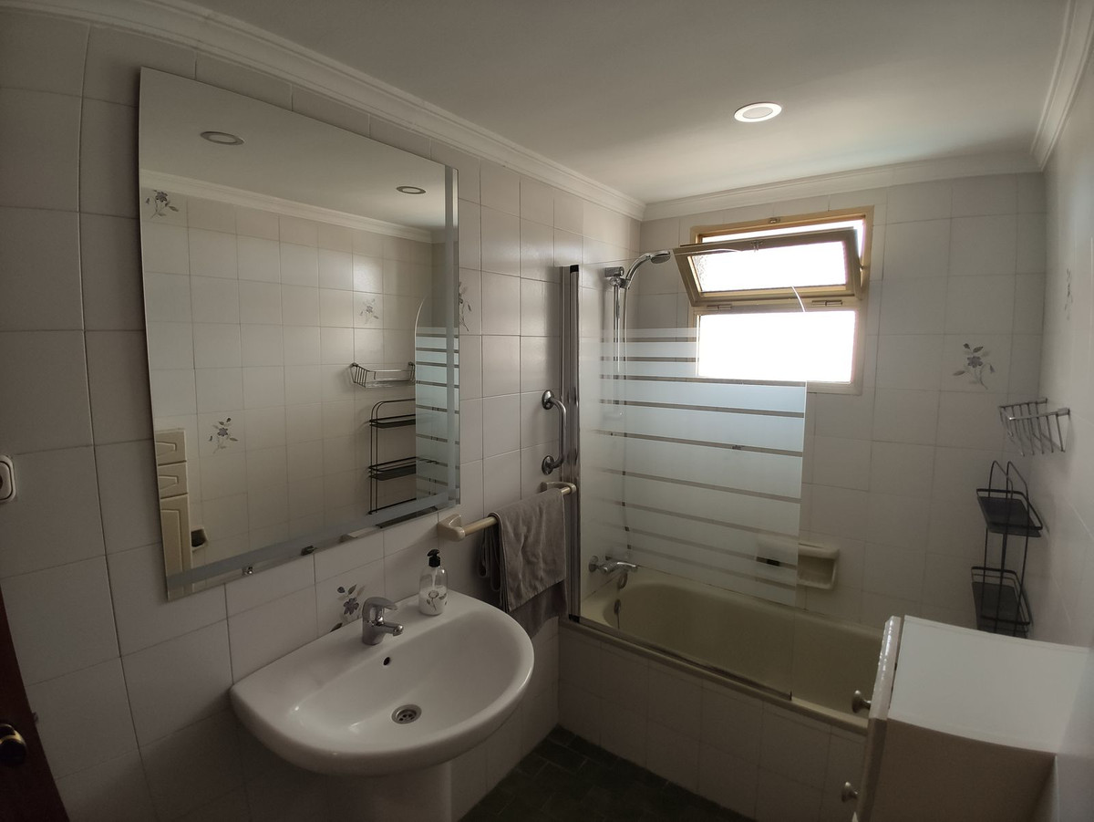 Se vende Apartamento en Planta Última de 3 dormitorios en Costa Del Sol, Málaga, España