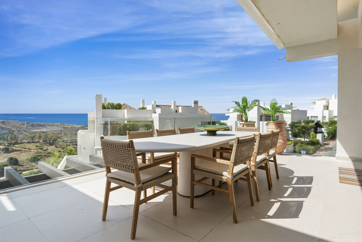 3 Bed Apartment for sale in Benahavís Costa Del Sol, Málaga, Spain