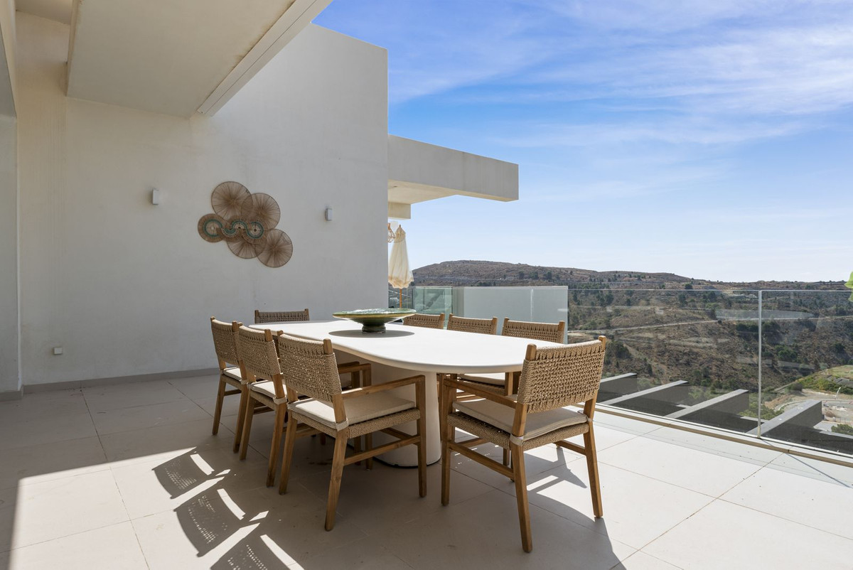 3 Bed Apartment for sale in Benahavís Costa Del Sol, Málaga, Spain