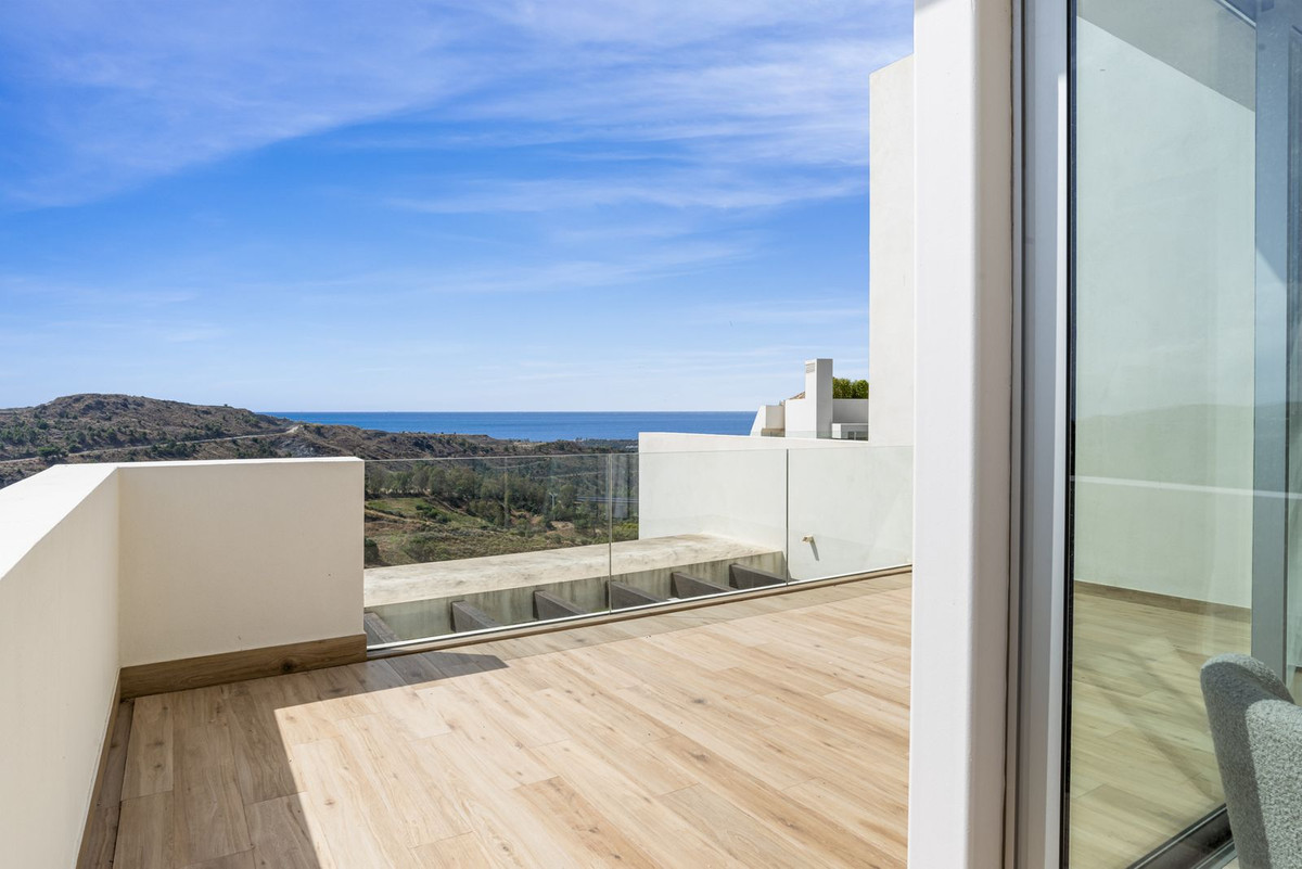 3 Bed Apartment for sale in Benahavís Costa Del Sol, Málaga, Spain