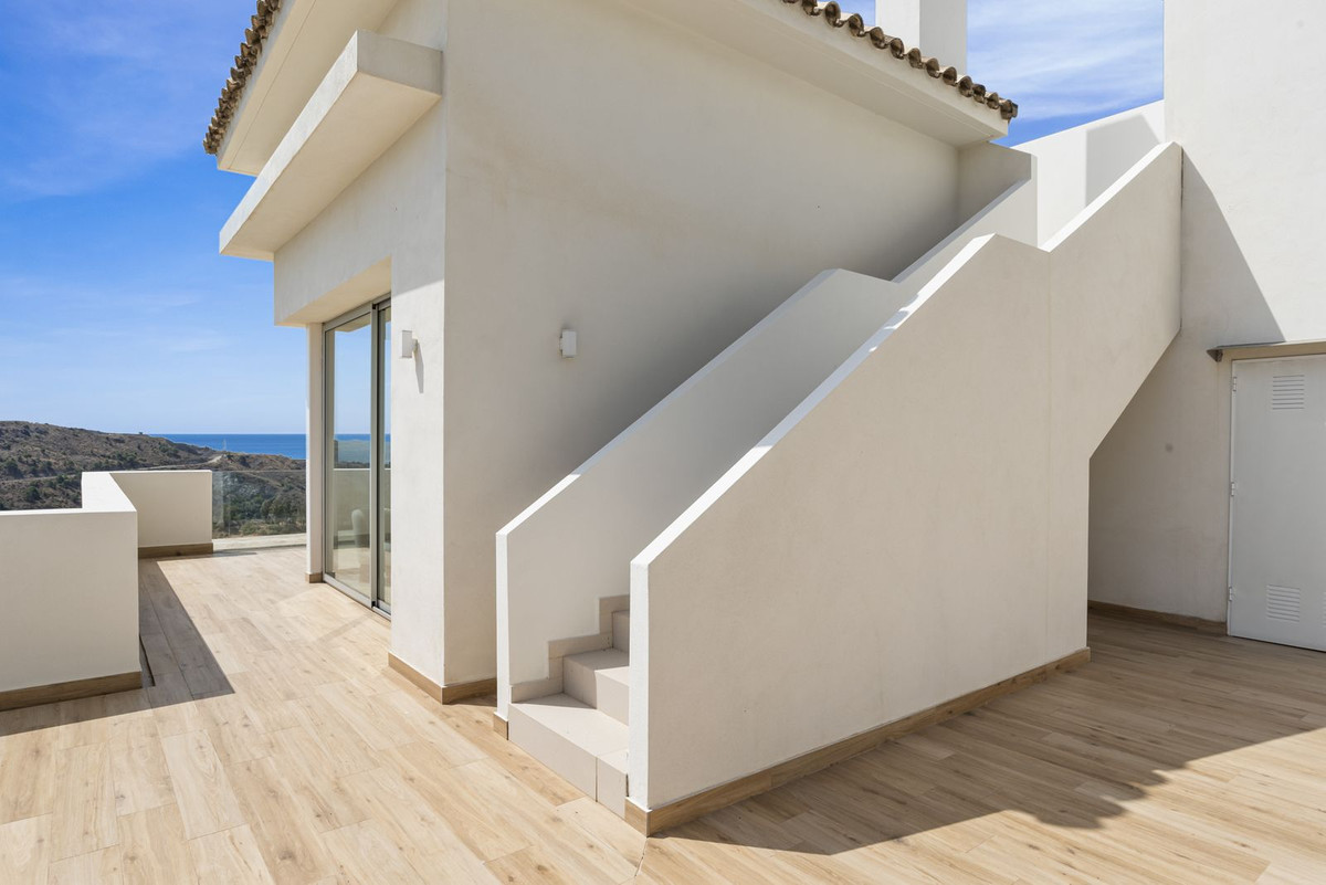 3 Bed Apartment for sale in Benahavís Costa Del Sol, Málaga, Spain