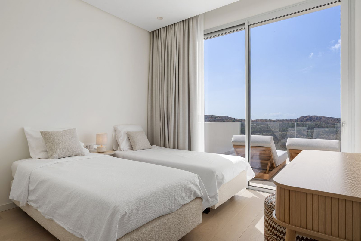 3 Bed Apartment for sale in Benahavís Costa Del Sol, Málaga, Spain
