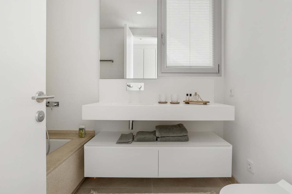 3 Bed Apartment for sale in Benahavís Costa Del Sol, Málaga, Spain