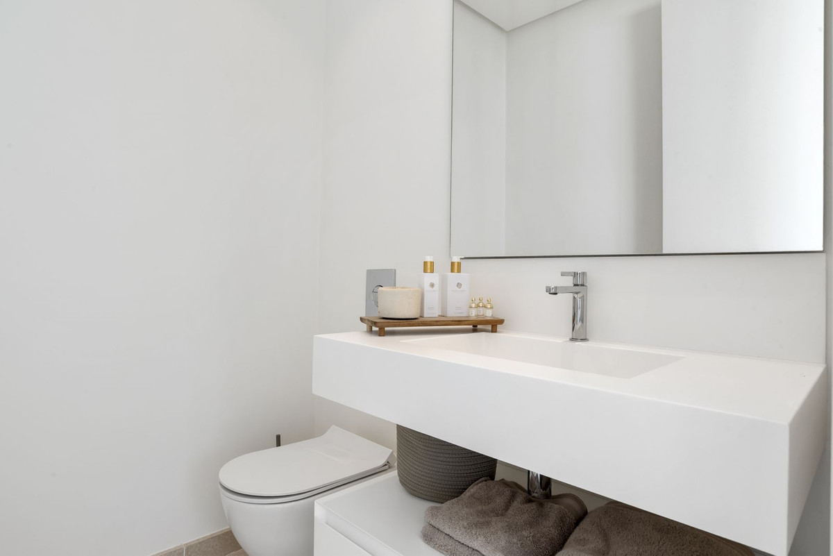 3 Bed Apartment for sale in Benahavís Costa Del Sol, Málaga, Spain